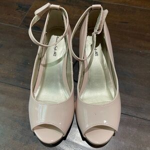 American Eagle girls heels size 1 1/2